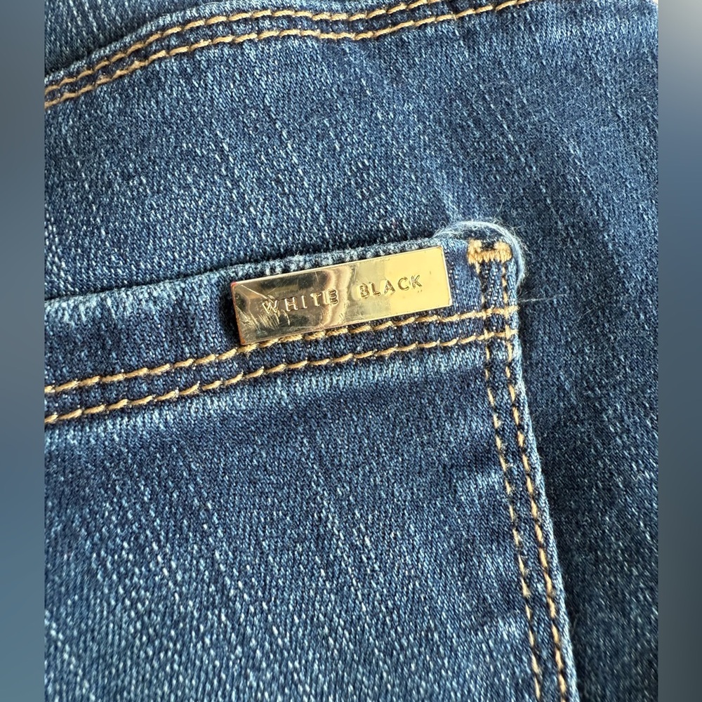 👖 White House Black Market Denim Bermuda Shorts – Size 2 - Picture 4 of 4